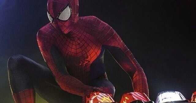 The Amazing Spider-Man 2: Peter Parker Takes a Ride on a Cop Car in New Photo