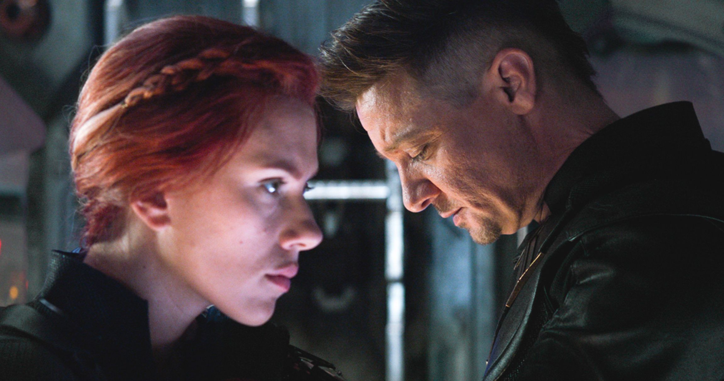 Black Widow &amp; Hawkeye Share an Emotional Moment in Avengers: Endgame BTS Image