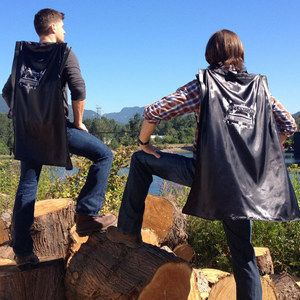 COMIC-CON 2013: Jared Padalecki and Jensen Ackles Model the Supernatural Caped Backpack