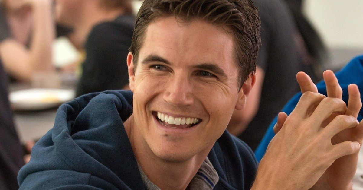 The DUFF Interview with Robbie Amell | EXCLUSIVE