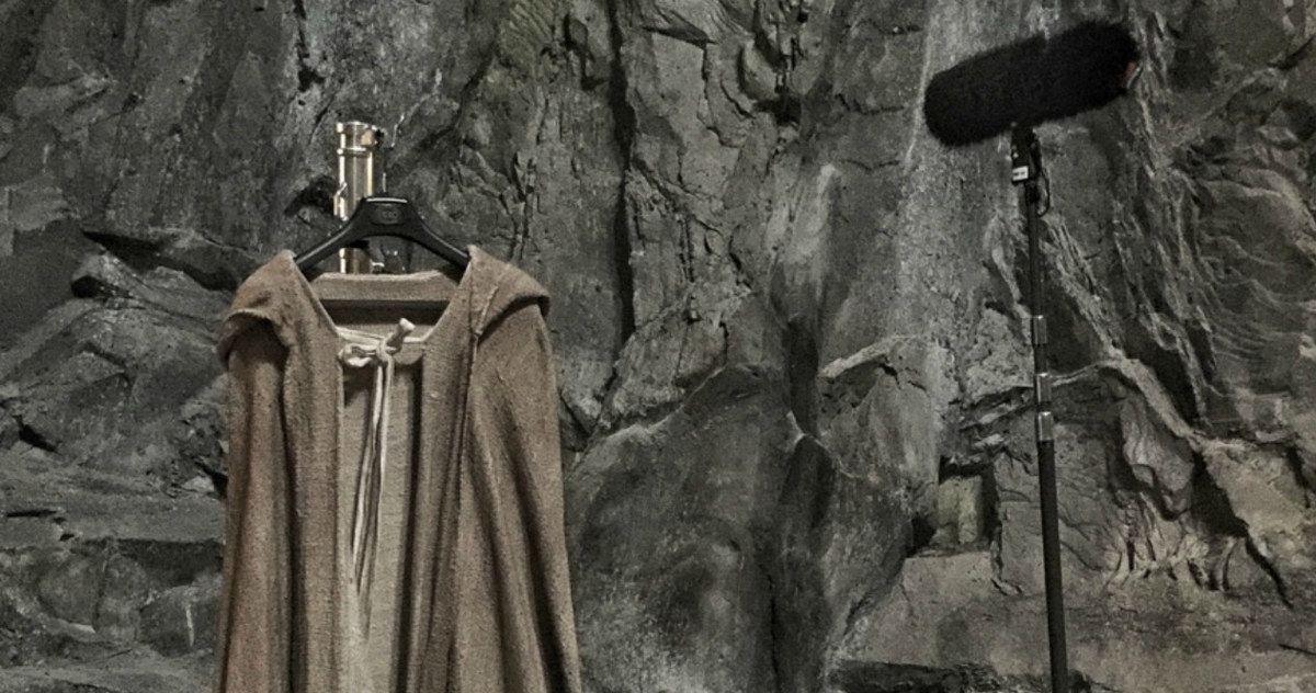 Star Wars 8 Set Photo Goes Inside Luke Skywalker's Jedi Temple