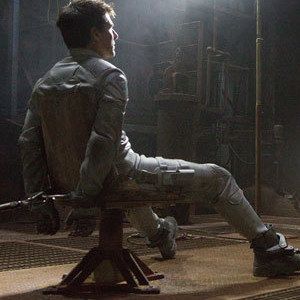 Oblivion Interrogation Photo with Tom Cruise and Morgan Freeman