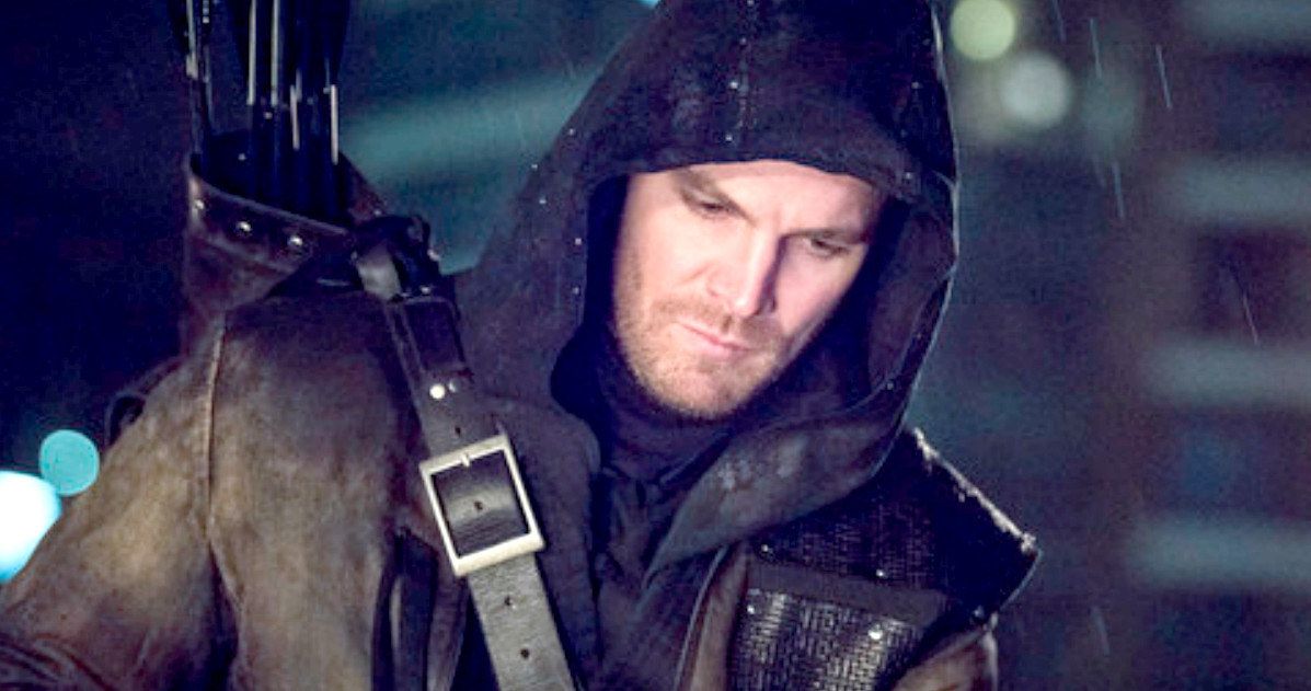 Arrow Photos Reveal Oliver's League of Assassins Costume