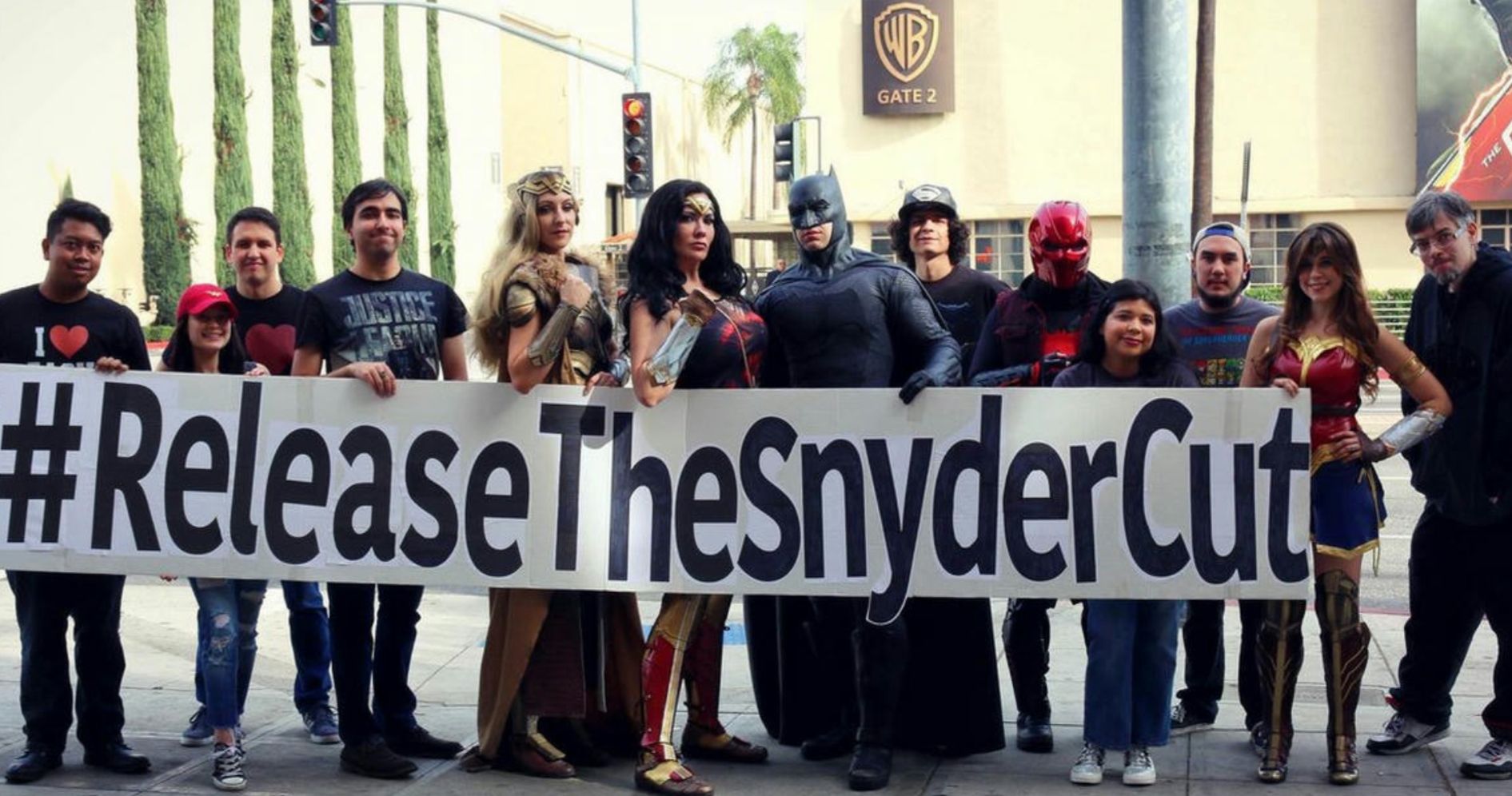 Zack Snyder Thanks Justice League Fans for All the #ReleaseTheSnyderCut Support