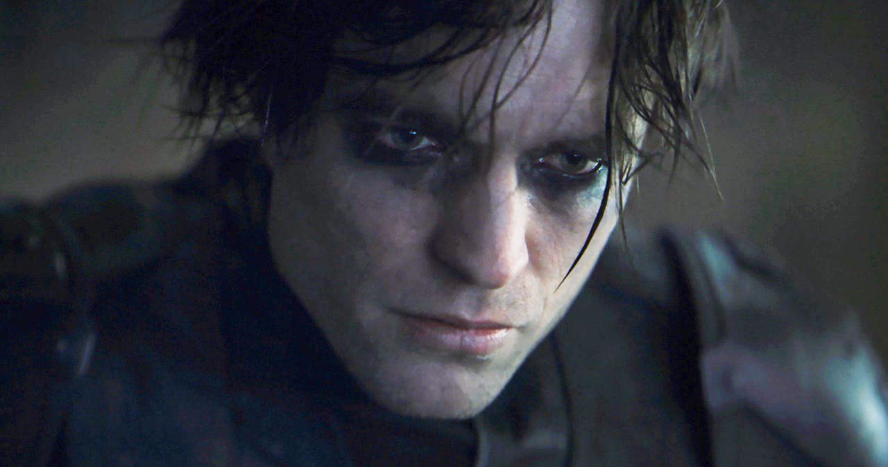 Arrow Star Stephen Amell Applauds Robert Pattinson's 'Smokey Eye Look' in The Batman