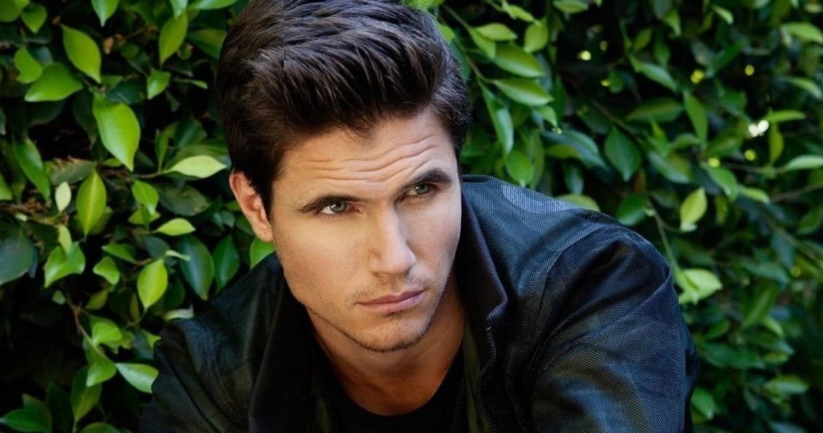 X-Files Lands The Flash Star Robbie Amell