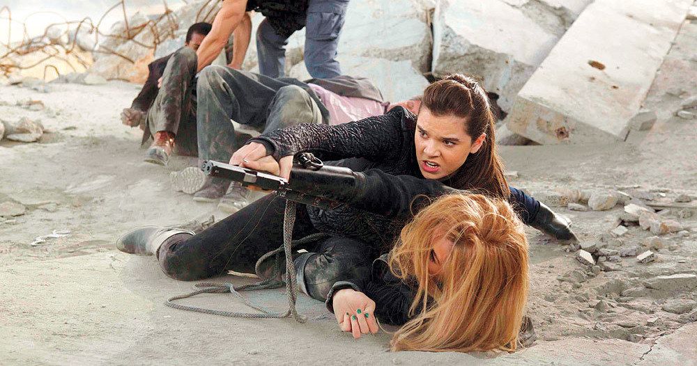 First Look at Sam Jackson and Hailee Steinfeld in Barely Lethal