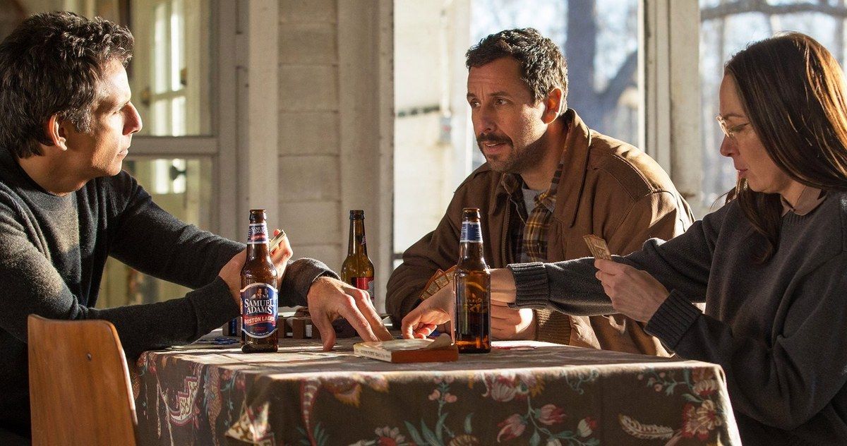 Adam Sandler bebendo cerveja com Ben Stiller em Meyerowitz Stories