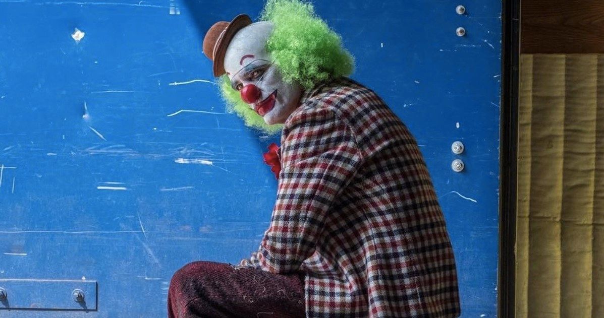 New Joker Set Photo Puts Joaquin Phoenix in a Different Clown Costume