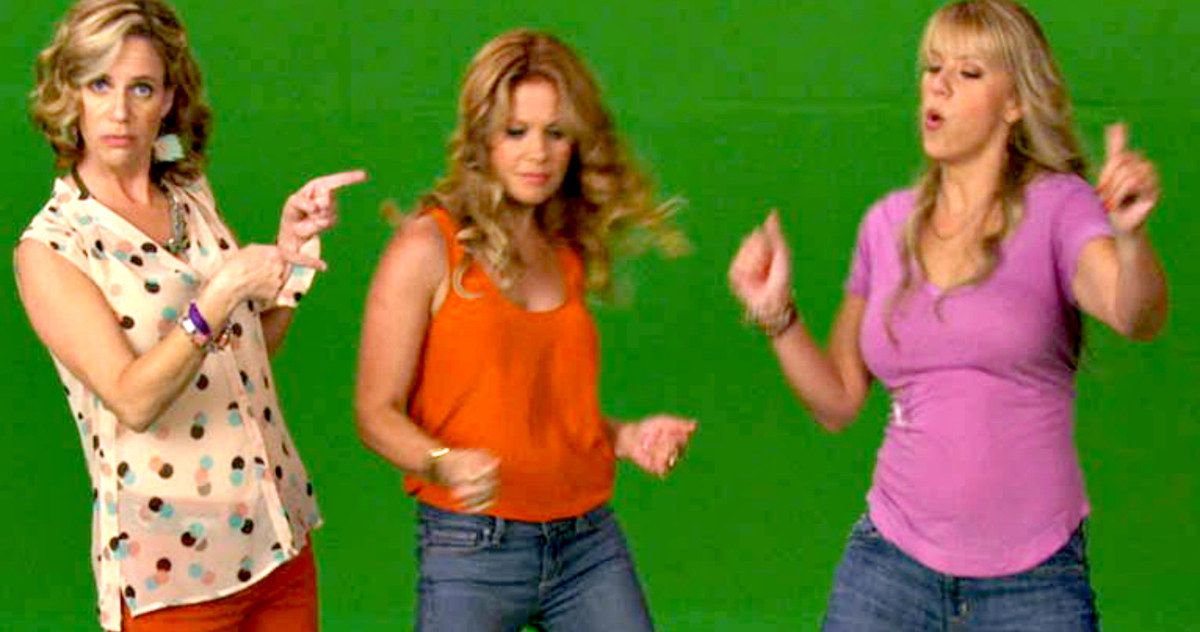 Watch the Fuller House Sisters Throw a Whip/Nae Nae Party
