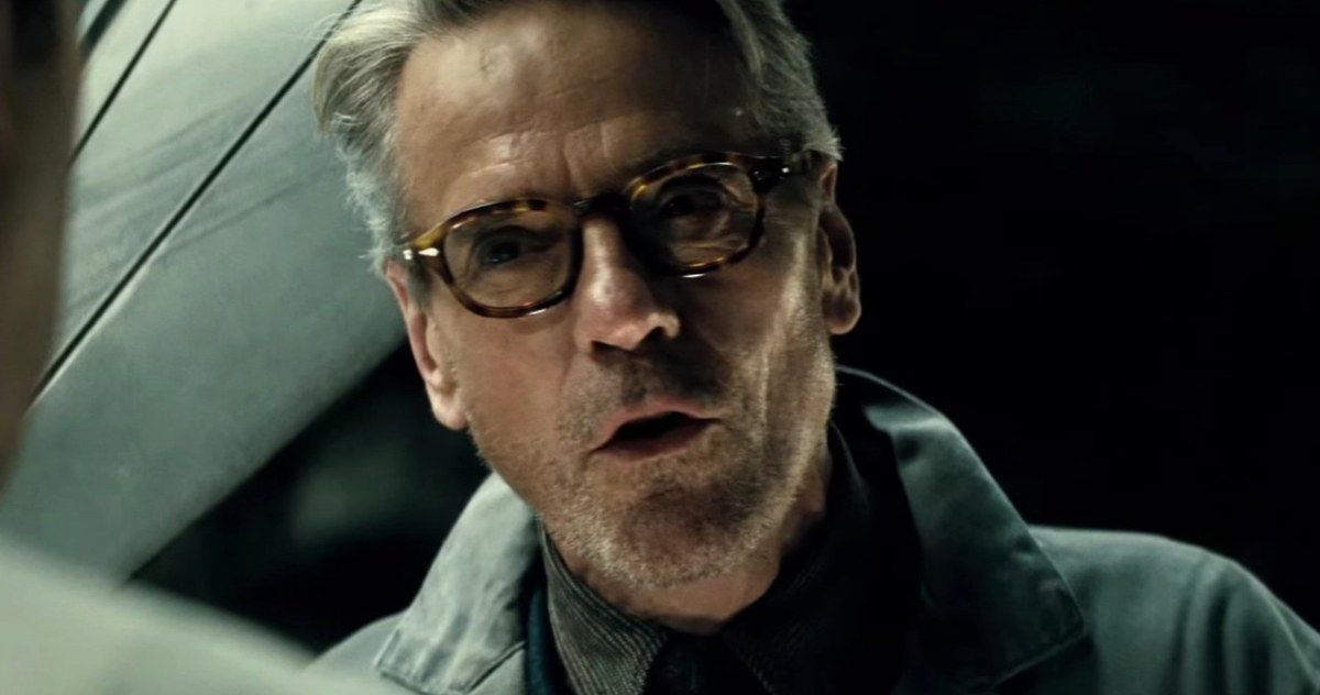 How Does Alfred Deal with the New Metahumans in Justice League?