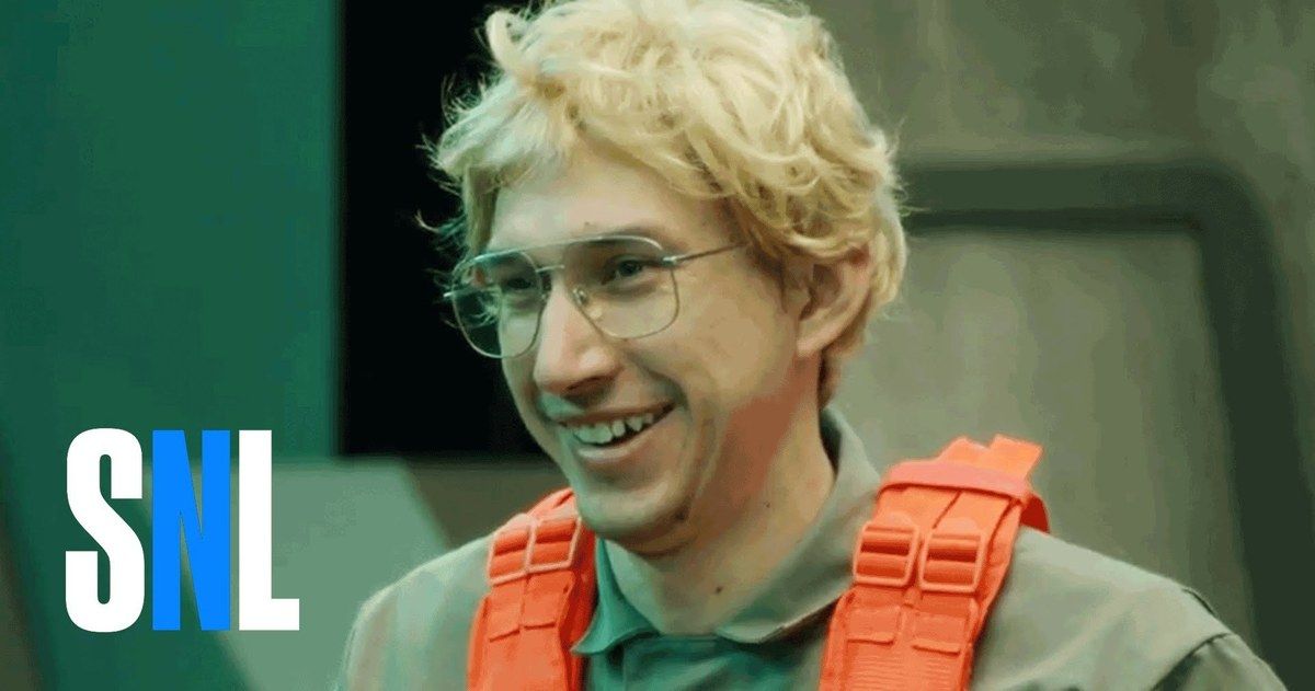 Kylo Ren Cracks Up in SNL's Undercover Boss Outtakes