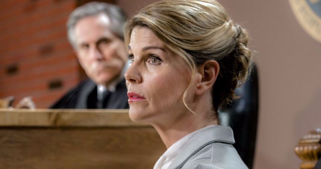 Lori Loughlin and Husband Will Plead Guilty in College Admissions Scandal