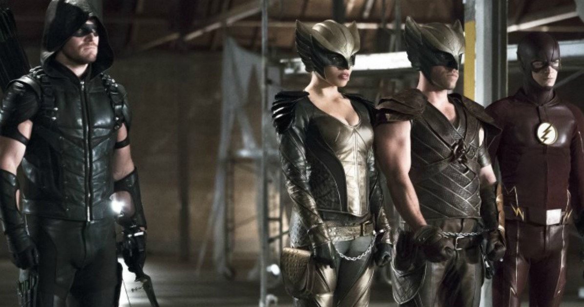 Arrow &amp; Flash Crossover Photo Shows Hawkman &amp; Hawkgirl in Chains