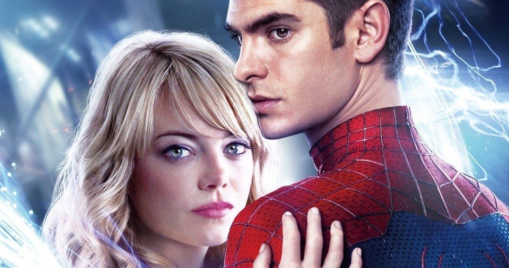 Peter and Gwen Embrace on The Amazing Spider-Man 2 Chinese Poster