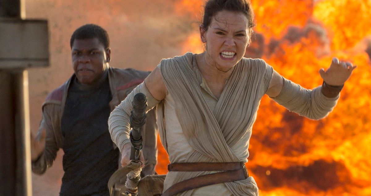 First Star Wars: The Force Awakens Clip Has Finn &amp; Rey on The Run