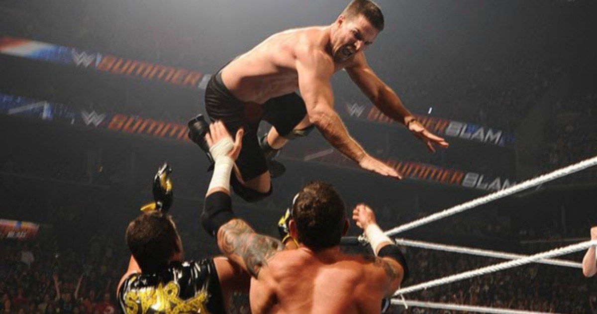 Watch Arrow Defeat Stardust at WWE SummerSlam 2015
