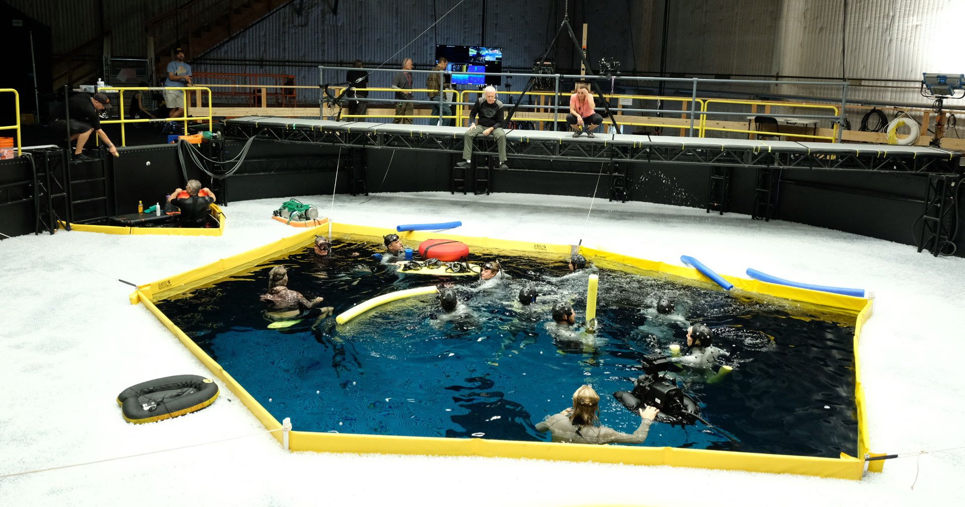 Avatar 2 Set Images Show Off James Cameron's Underwater Performance Capture Shoot