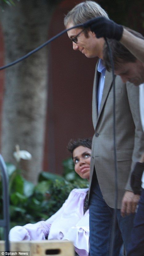 Halle Berry on the set of Truth or Dare #4