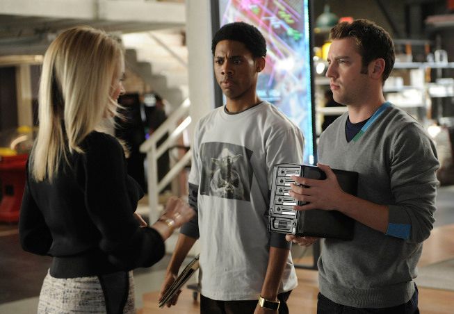 Erin Richards, Alphonso McAuley, and Bret Harrison in Breaking In Season 2The need for Veronica to come on board in the first place stems from Contra's financial situation, and Oz living well beyond his means. Even though Optimal Consumer Products (the conglomerate Veronica works for) now controls the company, Oz still may have something else up his sleeve.