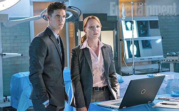 Robbie Amell, Lauren Ambrose in The X-Files