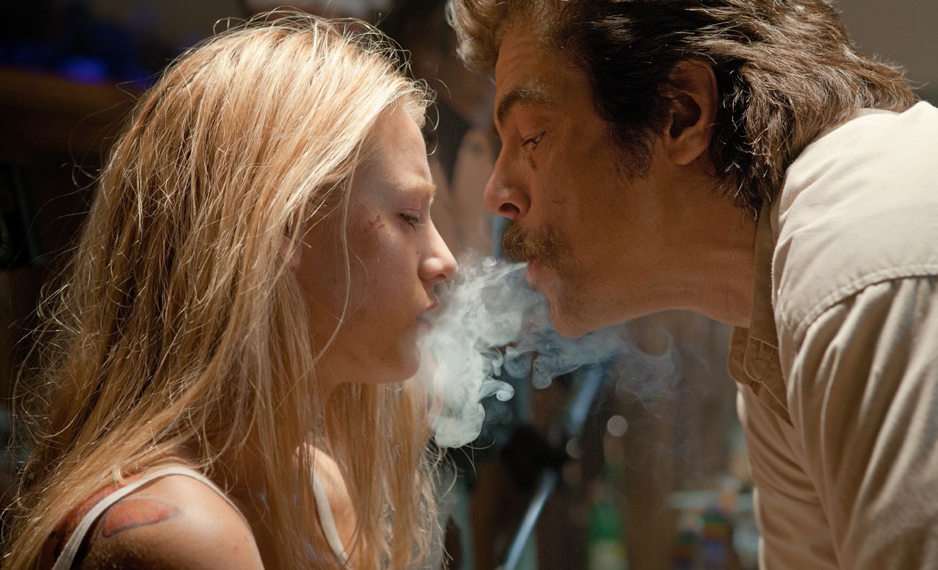 Benicio Del Toro and Blake Lively in Savages