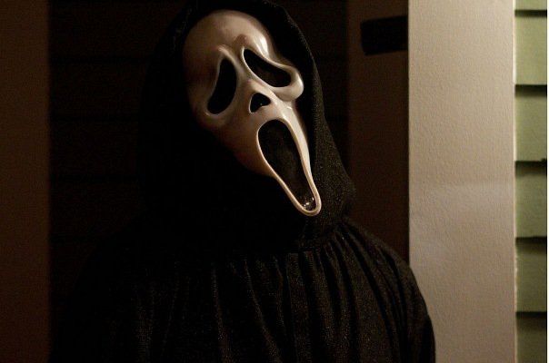 Ghostface returns in Scream 4{26}