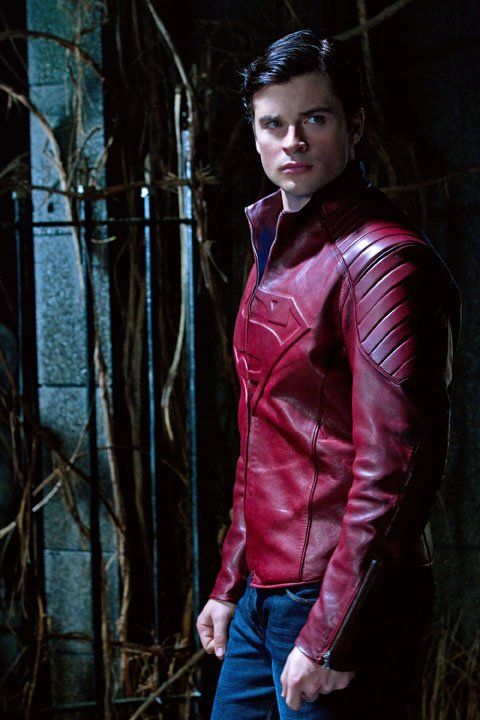 Tom Welling wearing a Superman jacket in Smallville #2