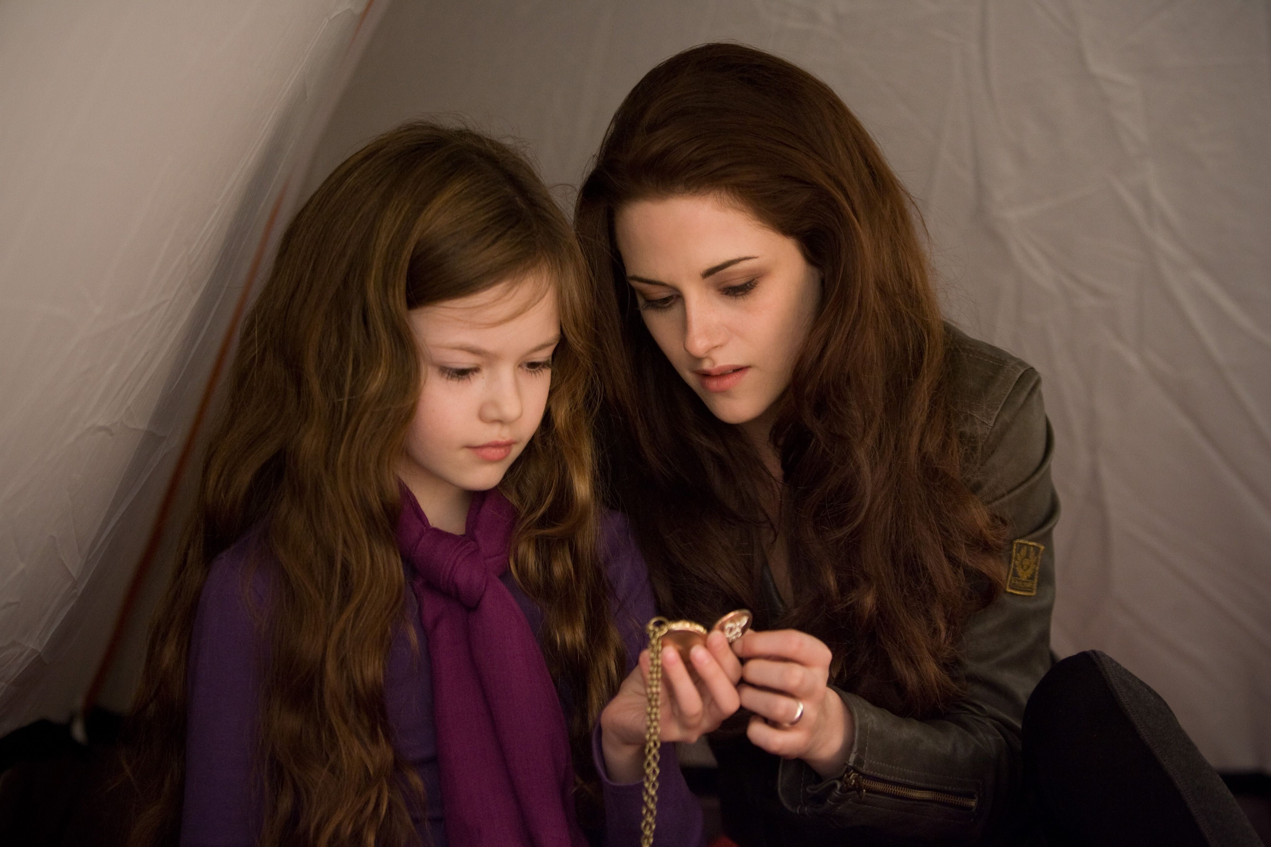 The Twilight Saga: Breaking Dawn - Part 2 Bella and Renesmee Photo
