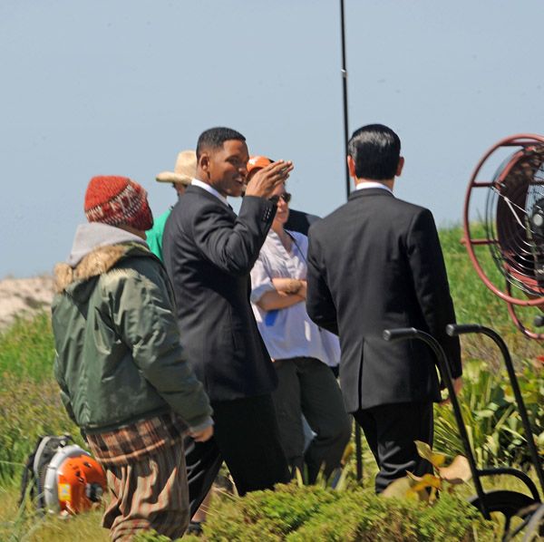 Will Smith and Josh Brolin on the set of Men In Black III #4
