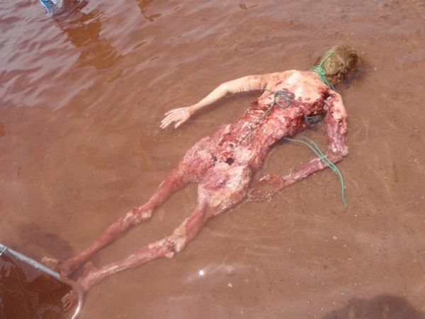 Body in the water on the set of Piranha 3D