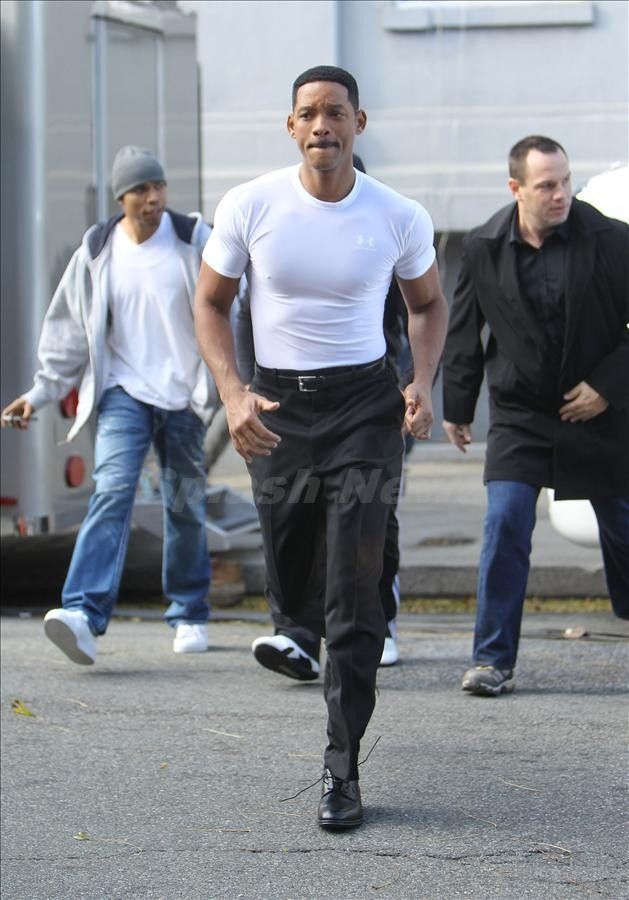 Will Smith in action on the Men In Black III set
