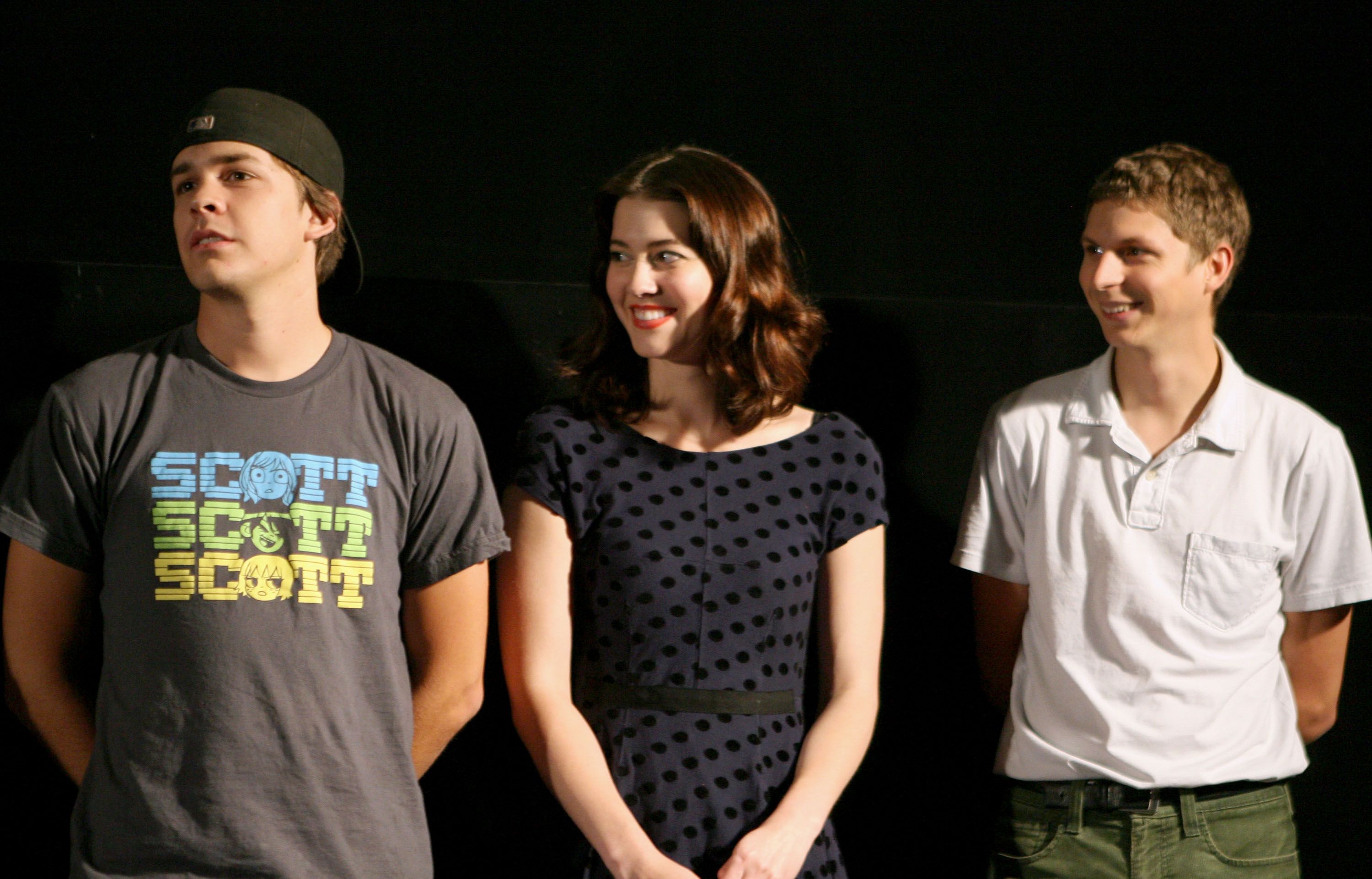Johnny Simmons, Mary Elizabeth Winstead and Michael Ceradel Toro asked the director and comic book creator how they decided on casting {29} as the title character in the film? We were both big {30} fans when we started talking to each other, said O'Malley. I have been working on this since I first read it in 2004 and we waited until Michael was of legal drinking age to start making the film, explained Wright. When we first talked about this it was before {31} so it has been a long process. The d