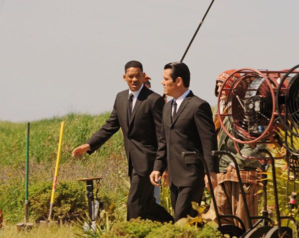 Will Smith and Josh Brolin on the set of Men In Black III #1