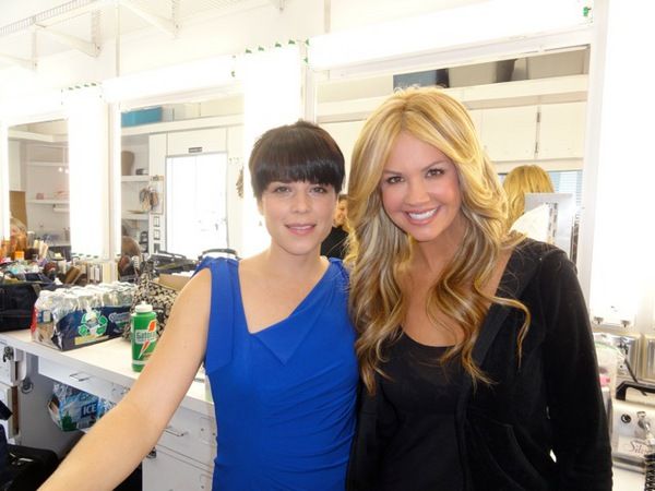 Neve Cambell and Nancy O'Dell on the Scream 4 set