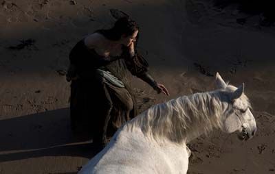 Kristien Stewart on the set of Snow White and the Huntsman #5