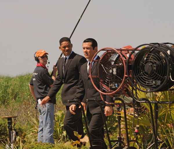 Will Smith and Josh Brolin on the set of Men In Black III #6