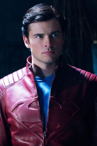 Tom Welling wearing a Superman jacket in Smallville #3