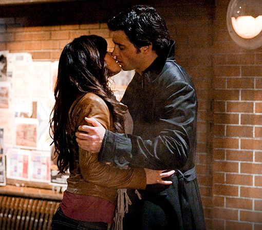 A mysterious kiss in the Smallville Season 9 finale