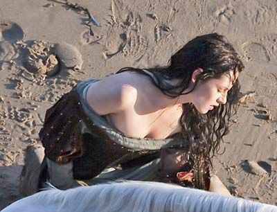 Kristien Stewart on the set of Snow White and the Huntsman #3