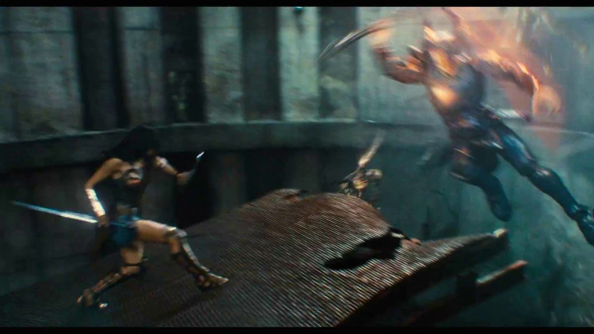 Steppenwolf fights Wonder Woman in Justice League