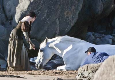 Kristien Stewart on the set of Snow White and the Huntsman #9