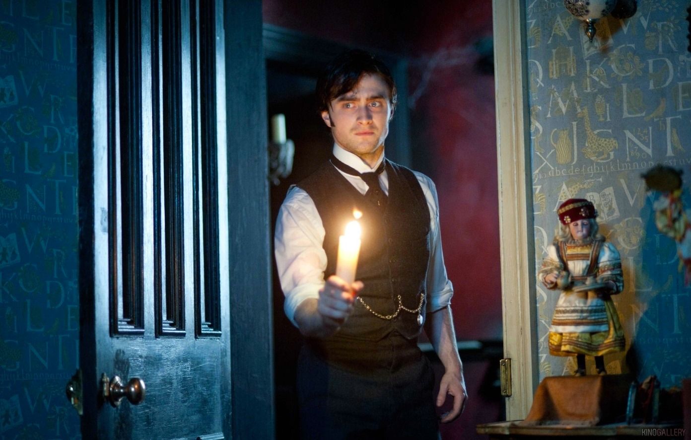 The Woman in Black Photo #4