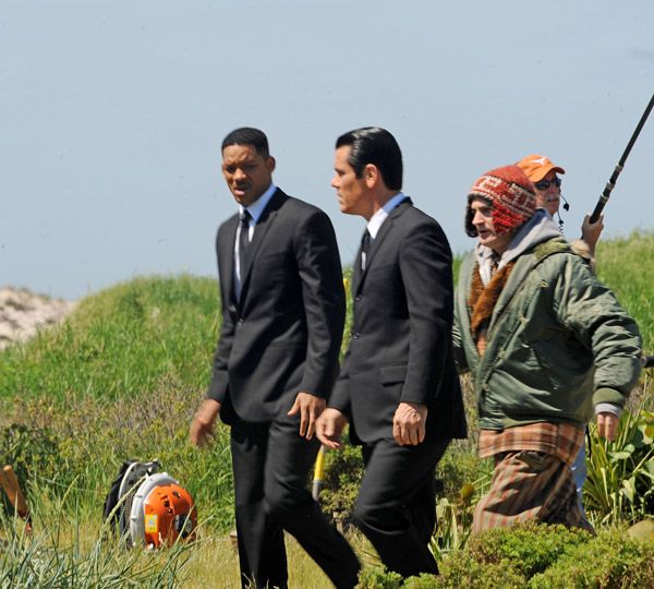 Will Smith and Josh Brolin on the set of Men In Black III #3