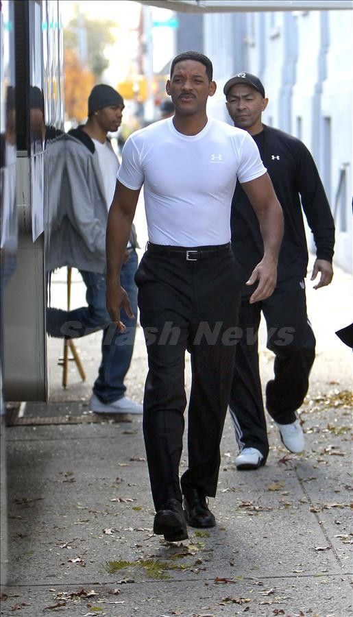 Will Smith leaving his Men in Black III trailer