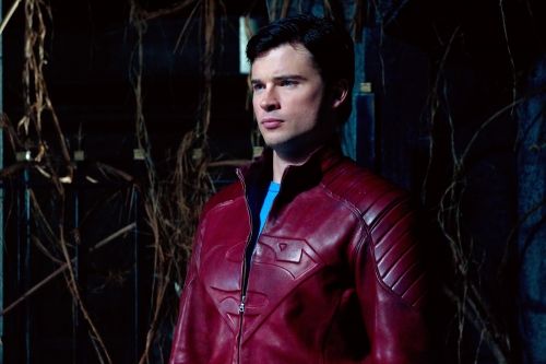 Tom Welling wearing a Superman jacket in Smallville #1